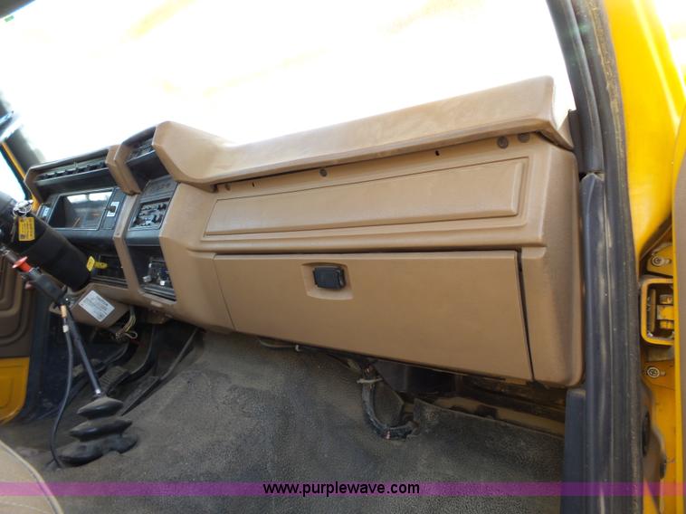 image for item L3666 1988 Ford F700 bucket truck