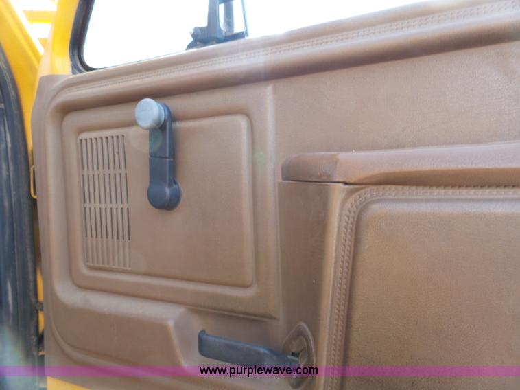 image for item L3666 1988 Ford F700 bucket truck