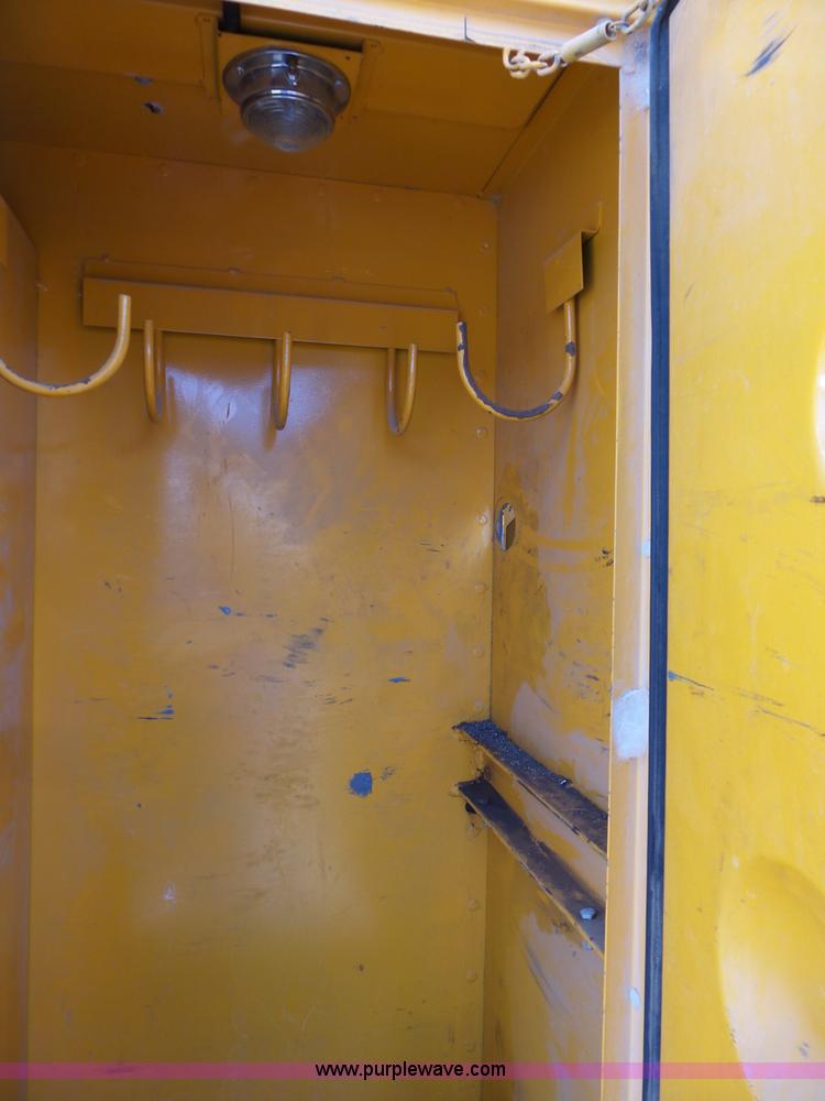 image for item L3666 1988 Ford F700 bucket truck