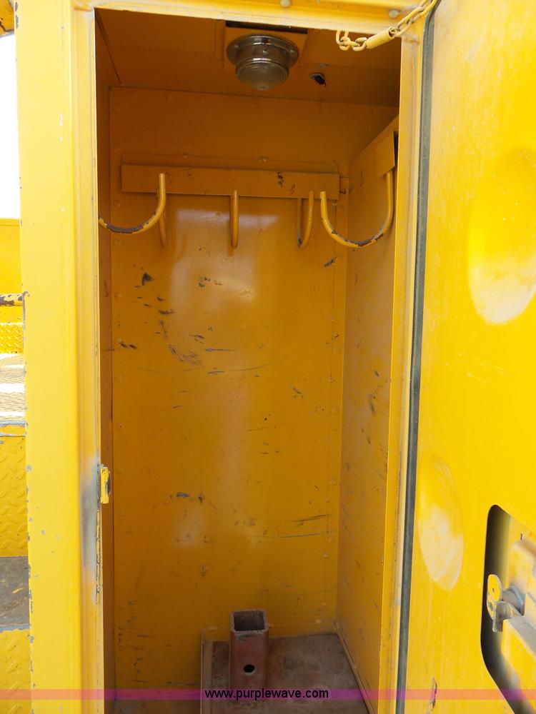 image for item L3666 1988 Ford F700 bucket truck