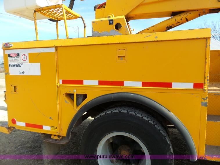 image for item L3666 1988 Ford F700 bucket truck