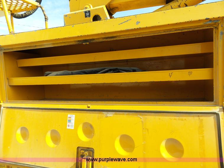 image for item L3666 1988 Ford F700 bucket truck