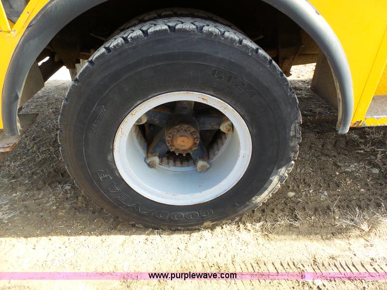 image for item L3666 1988 Ford F700 bucket truck