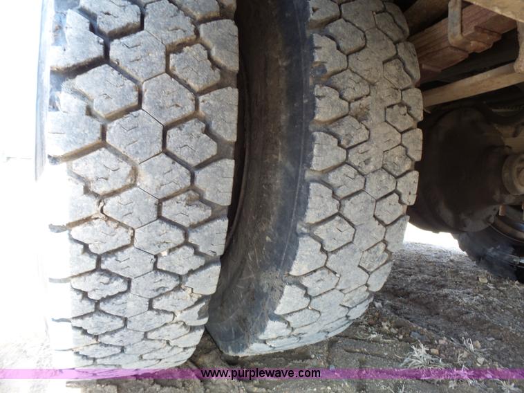 image for item L3666 1988 Ford F700 bucket truck