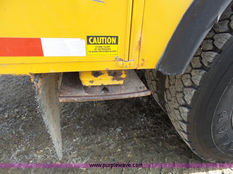 image for item L3666 1988 Ford F700 bucket truck