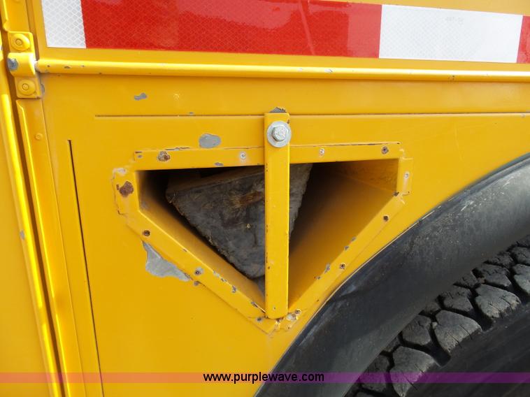 image for item L3666 1988 Ford F700 bucket truck