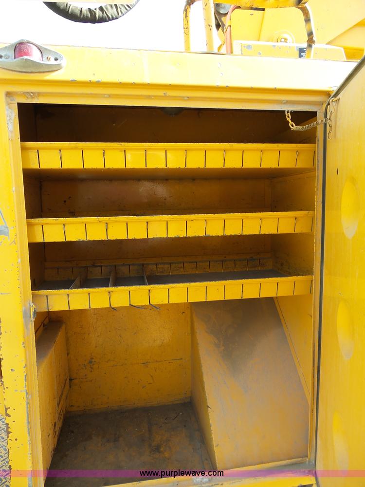 image for item L3666 1988 Ford F700 bucket truck