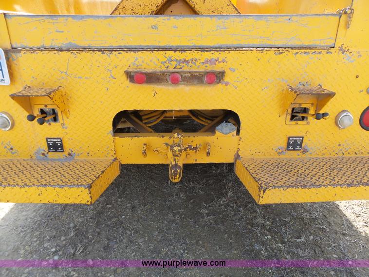 image for item L3666 1988 Ford F700 bucket truck