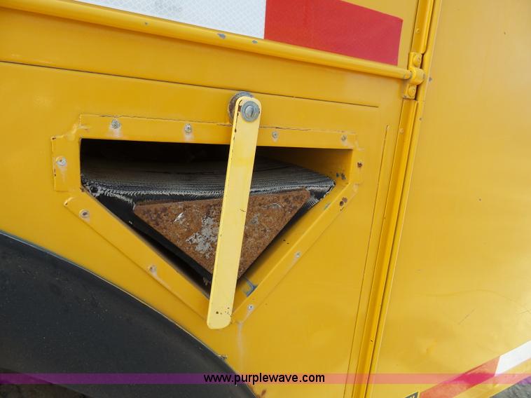 image for item L3666 1988 Ford F700 bucket truck