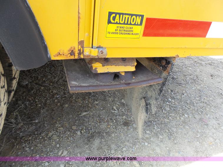 image for item L3666 1988 Ford F700 bucket truck