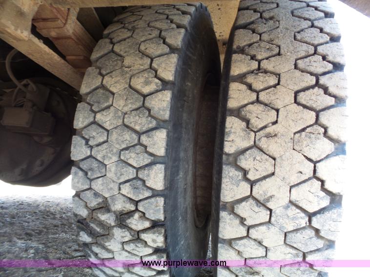 image for item L3666 1988 Ford F700 bucket truck