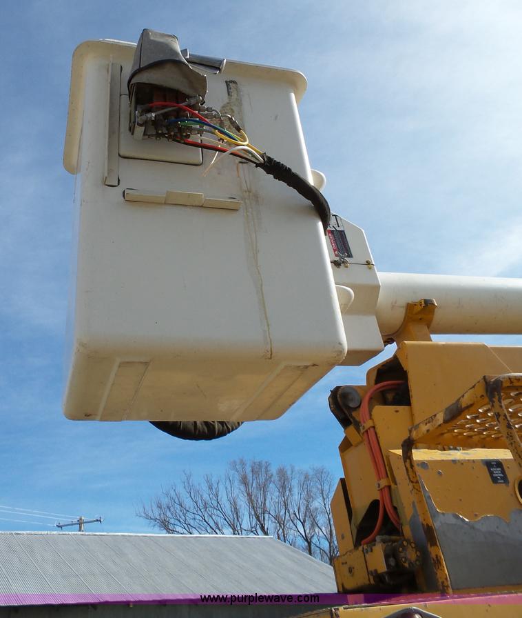 image for item L3666 1988 Ford F700 bucket truck