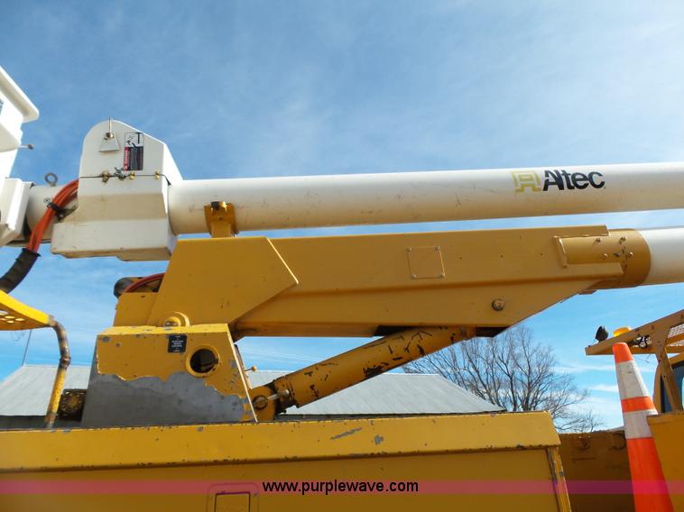 image for item L3666 1988 Ford F700 bucket truck