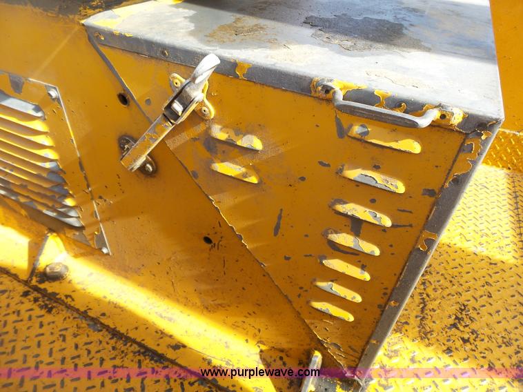 image for item L3666 1988 Ford F700 bucket truck