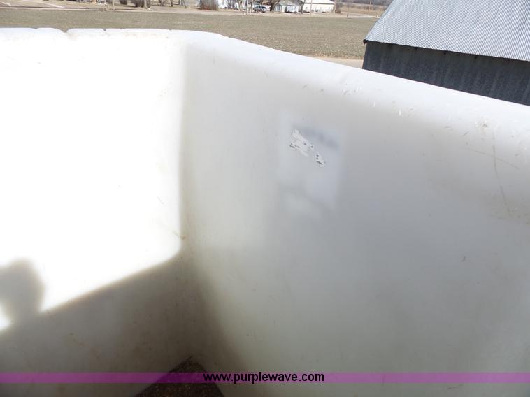 image for item L3666 1988 Ford F700 bucket truck