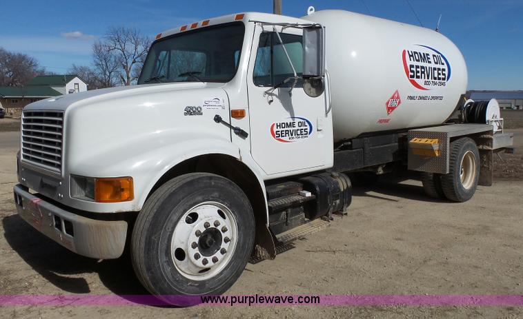 image for item L3667 2001 International 4700 propane fuel truck