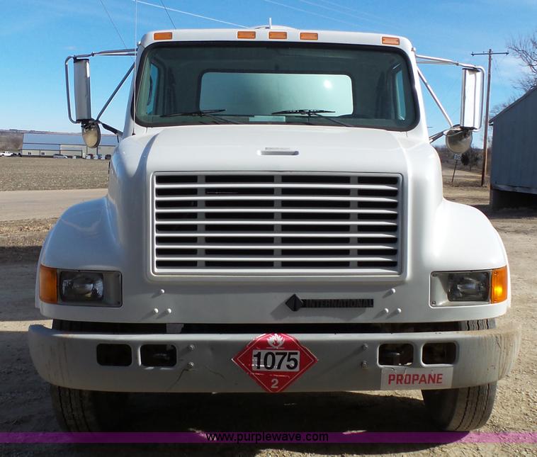 image for item L3667 2001 International 4700 propane fuel truck