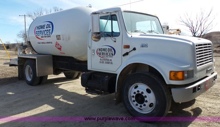 image for item L3667 2001 International 4700 propane fuel truck