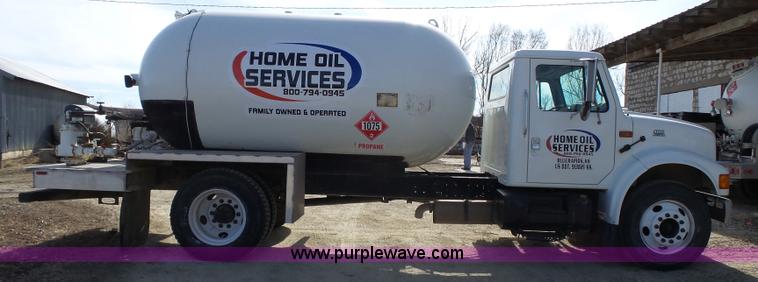 image for item L3667 2001 International 4700 propane fuel truck