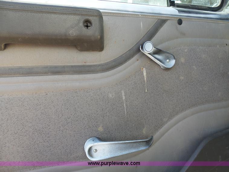 image for item L3667 2001 International 4700 propane fuel truck