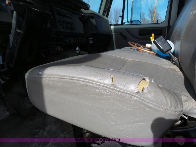 image for item L3667 2001 International 4700 propane fuel truck