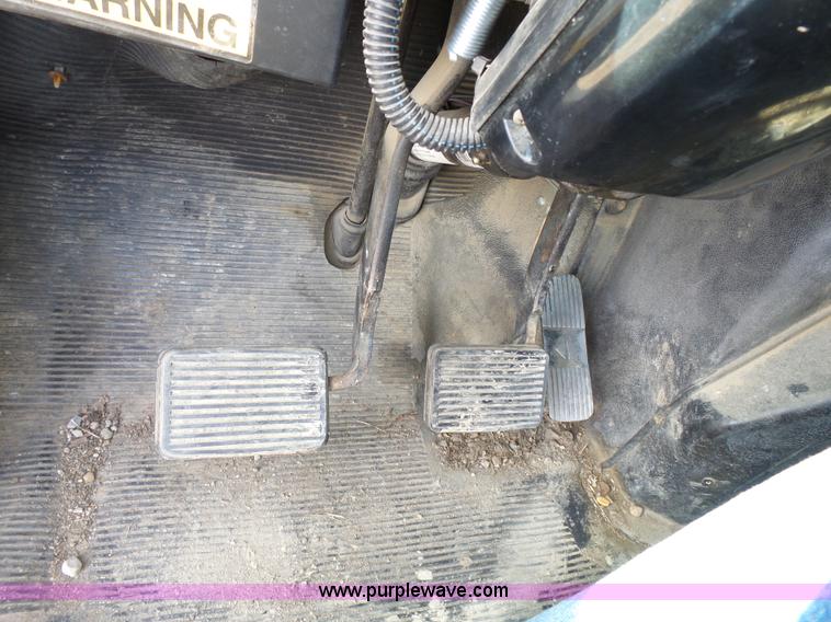 image for item L3667 2001 International 4700 propane fuel truck