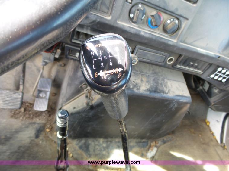 image for item L3667 2001 International 4700 propane fuel truck