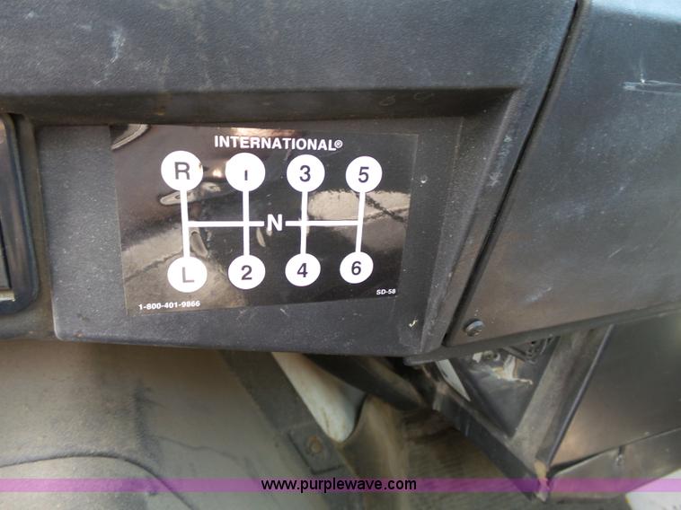 image for item L3667 2001 International 4700 propane fuel truck