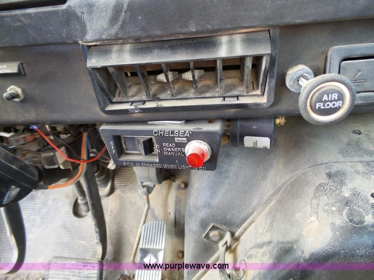 image for item L3667 2001 International 4700 propane fuel truck