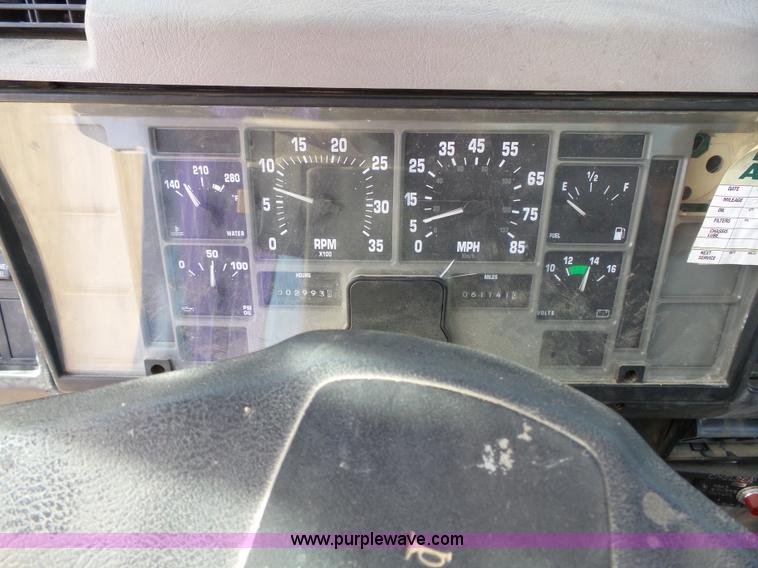 image for item L3667 2001 International 4700 propane fuel truck