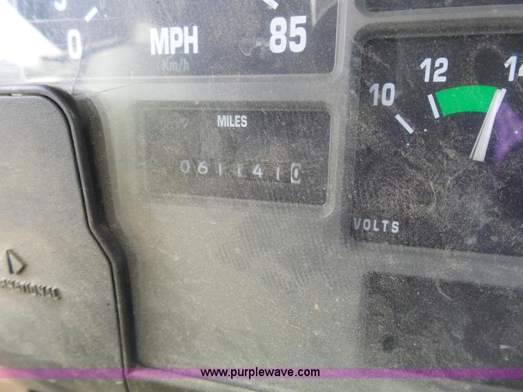 image for item L3667 2001 International 4700 propane fuel truck