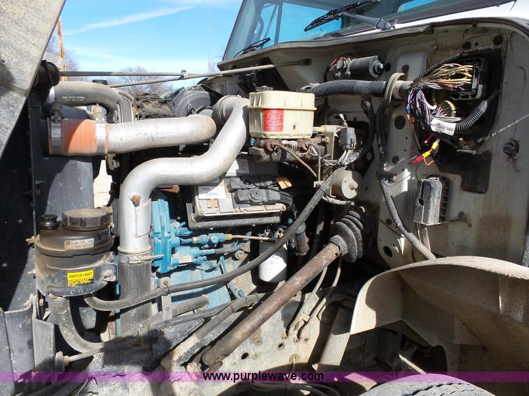 image for item L3667 2001 International 4700 propane fuel truck