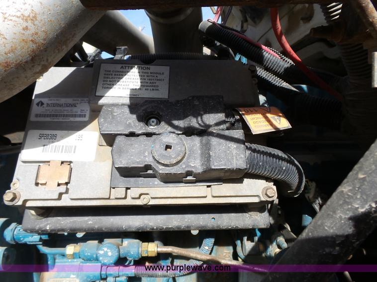 image for item L3667 2001 International 4700 propane fuel truck