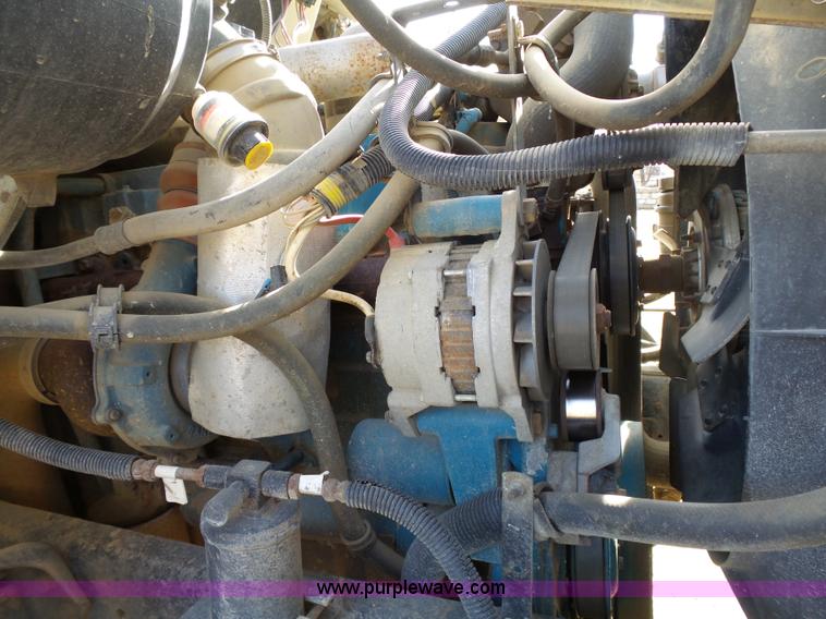 image for item L3667 2001 International 4700 propane fuel truck