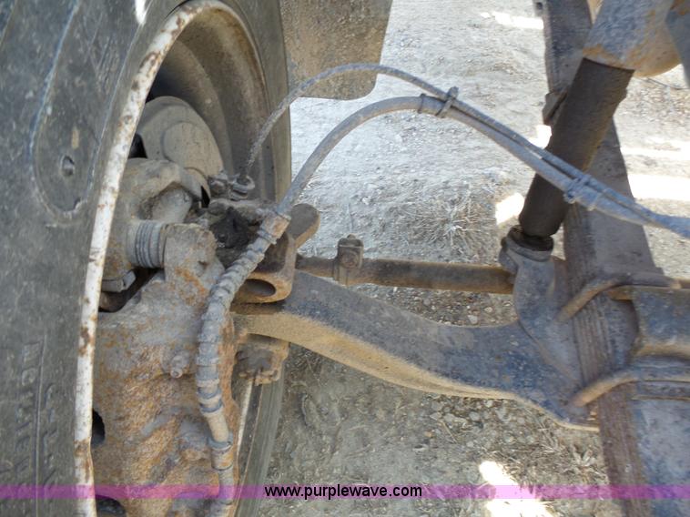 image for item L3667 2001 International 4700 propane fuel truck