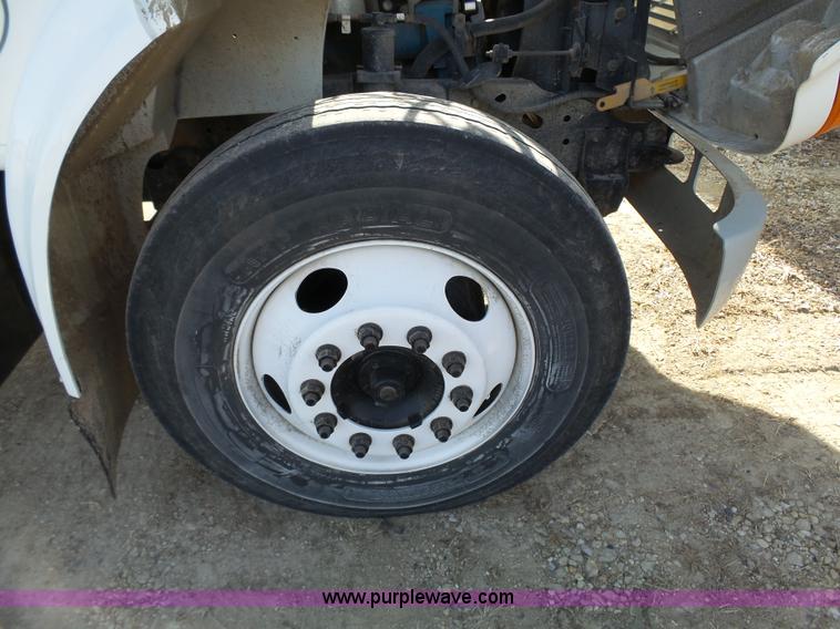 image for item L3667 2001 International 4700 propane fuel truck