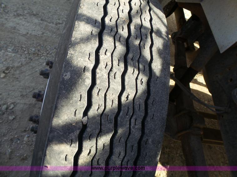 image for item L3667 2001 International 4700 propane fuel truck