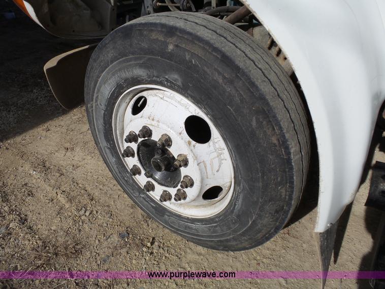 image for item L3667 2001 International 4700 propane fuel truck