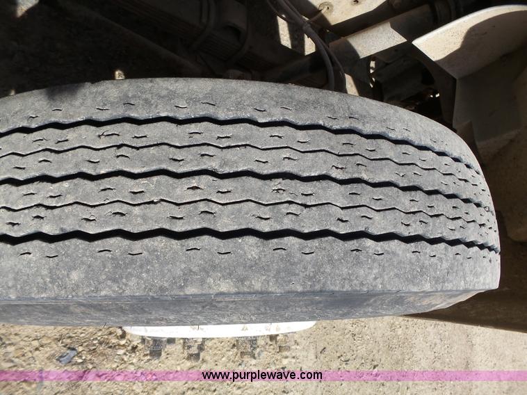 image for item L3667 2001 International 4700 propane fuel truck