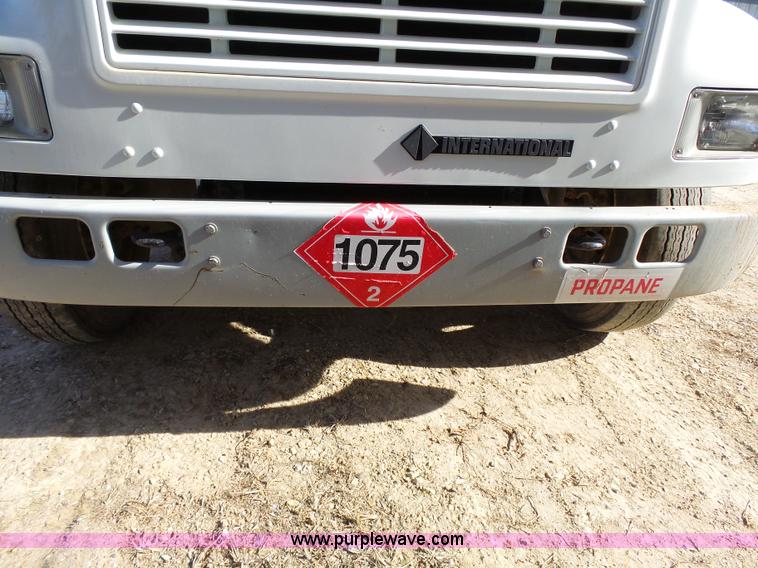 image for item L3667 2001 International 4700 propane fuel truck