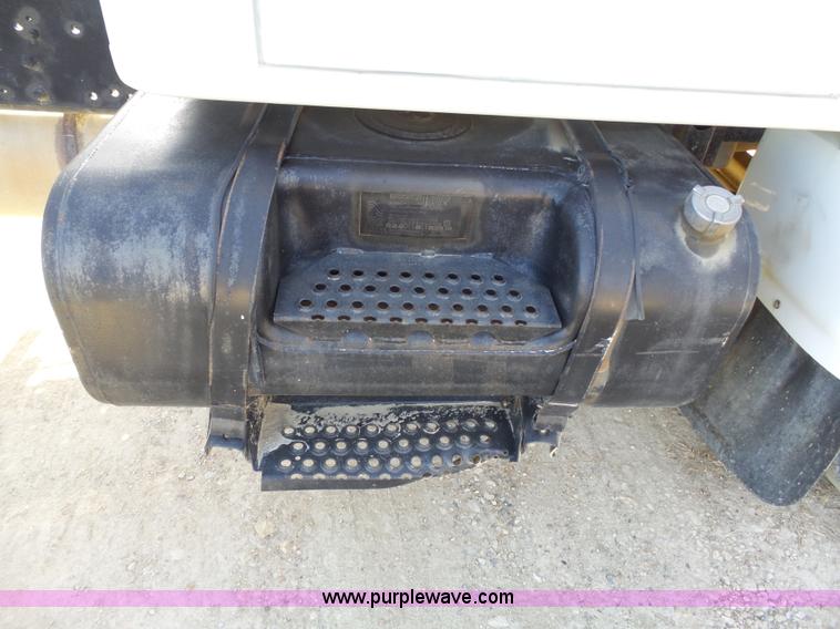 image for item L3667 2001 International 4700 propane fuel truck