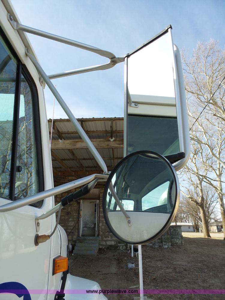 image for item L3667 2001 International 4700 propane fuel truck