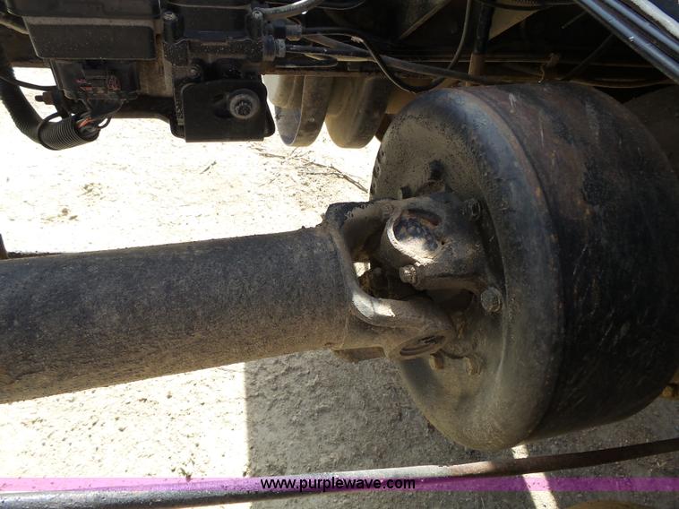 image for item L3667 2001 International 4700 propane fuel truck