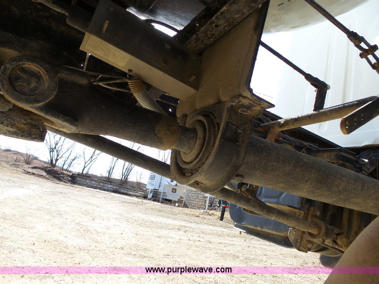 image for item L3667 2001 International 4700 propane fuel truck