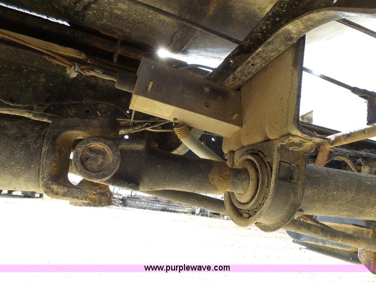 image for item L3667 2001 International 4700 propane fuel truck