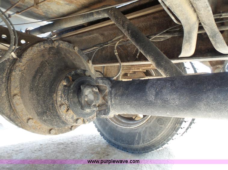 image for item L3667 2001 International 4700 propane fuel truck