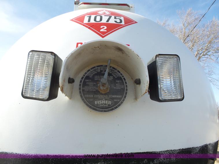 image for item L3667 2001 International 4700 propane fuel truck