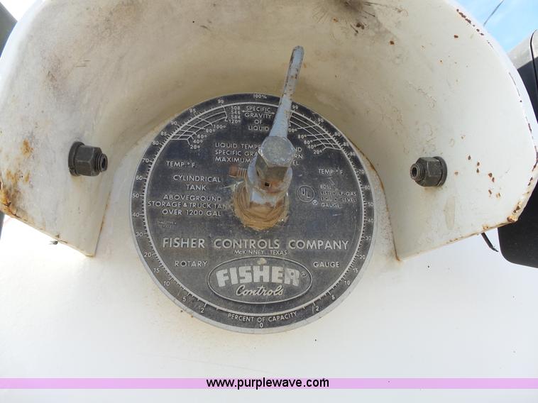 image for item L3667 2001 International 4700 propane fuel truck