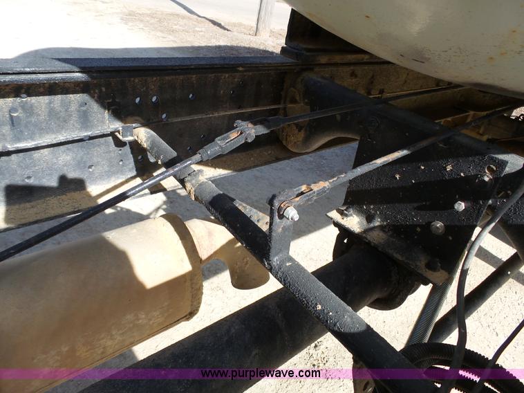 image for item L3667 2001 International 4700 propane fuel truck