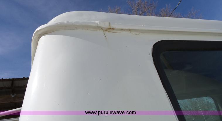 image for item L3667 2001 International 4700 propane fuel truck
